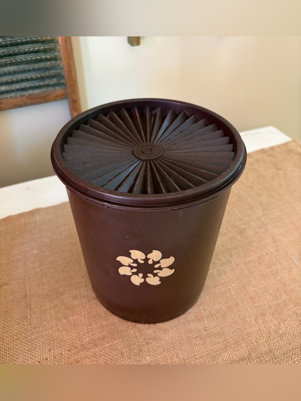 Vintage Tupperware Servalier Brown Mushroom Pattern Canister🍄❤️ - Picture 4 of 11